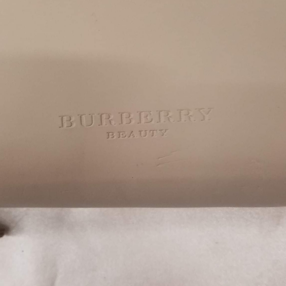 AUTHENTIC BURBERRY BEAUTY BAG - Picture 2 of 8